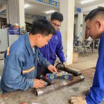 Buổi đào tạo thợ lắp ống và kết cấu của đơn Romania Buổi đào tạo thợ lắp ống và kết cấu của đơn Romania